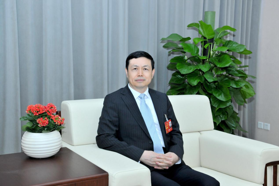 两会专访丨全国政协委员中国移动董事长杨杰优化数据中心碳排放政策更