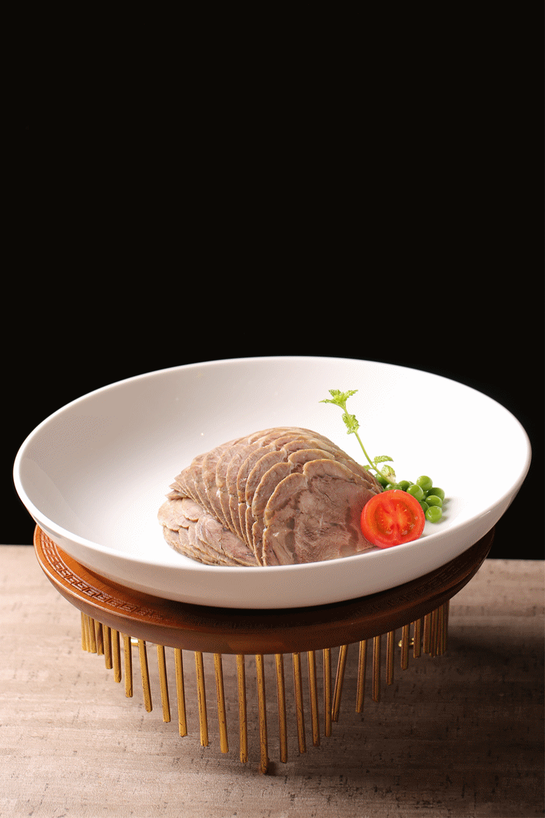 作为前西湖春天,张福记的出品总监,徐厨在初筵确定菜单之前,先对社区