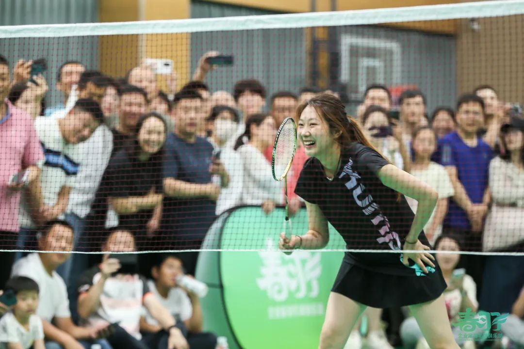 王小羽打卡郑州,球馆秒变追星现场