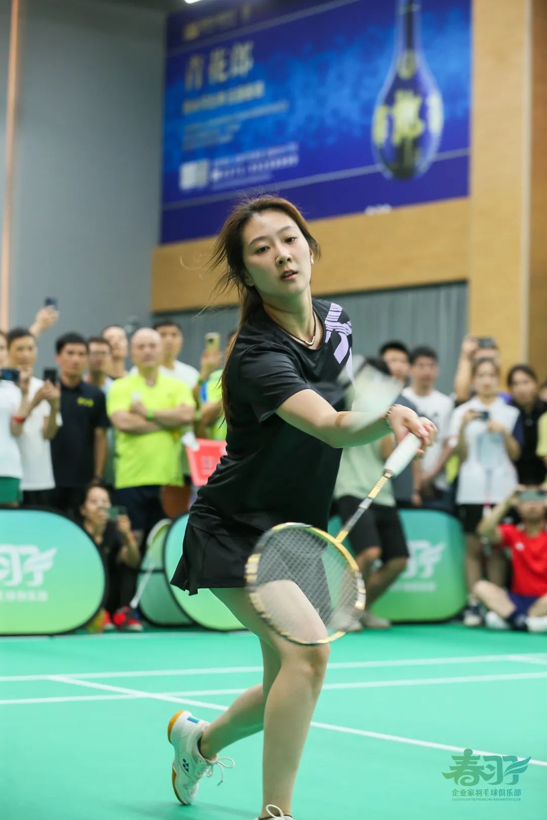 这次也是王小羽首次来到河南郑州,打卡羽毛球馆"天花板"--春羽企业家