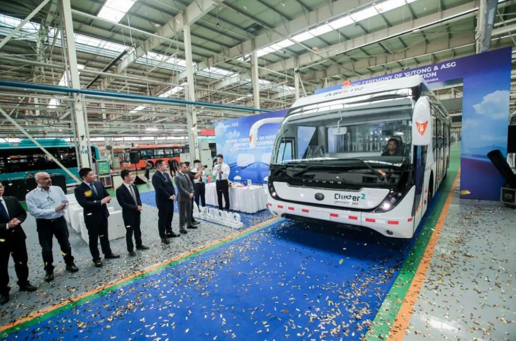 刷新海外订单纪录87辆宇通机场摆渡车发运沙特