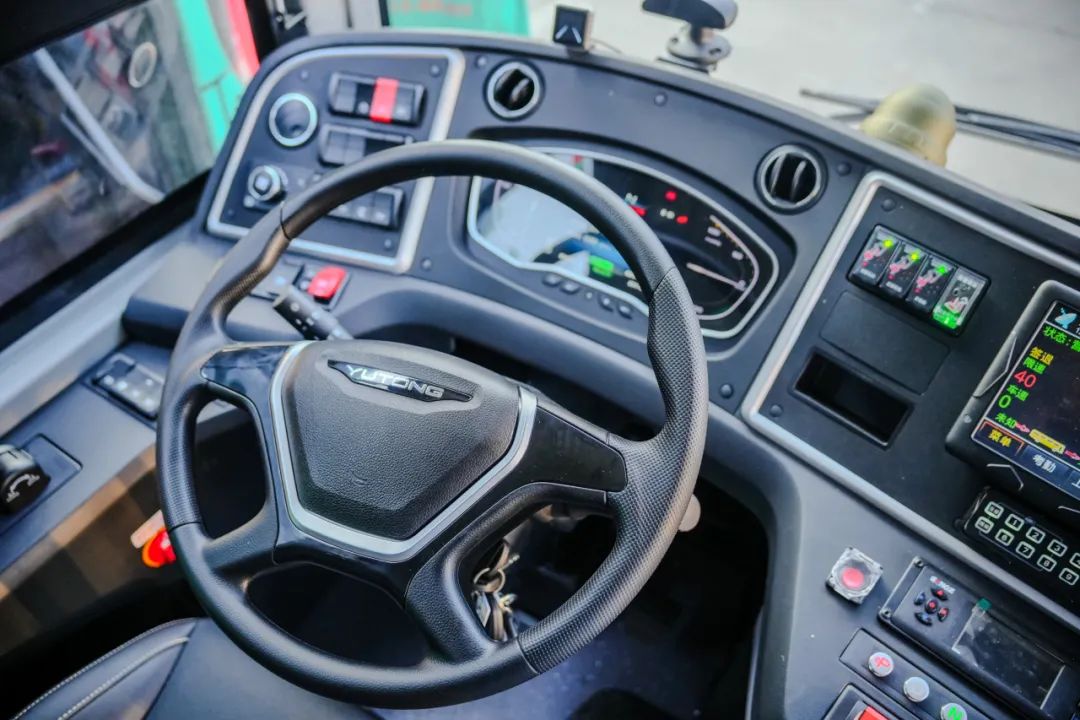 新年"开门红",100辆宇通客车交付攀枝花