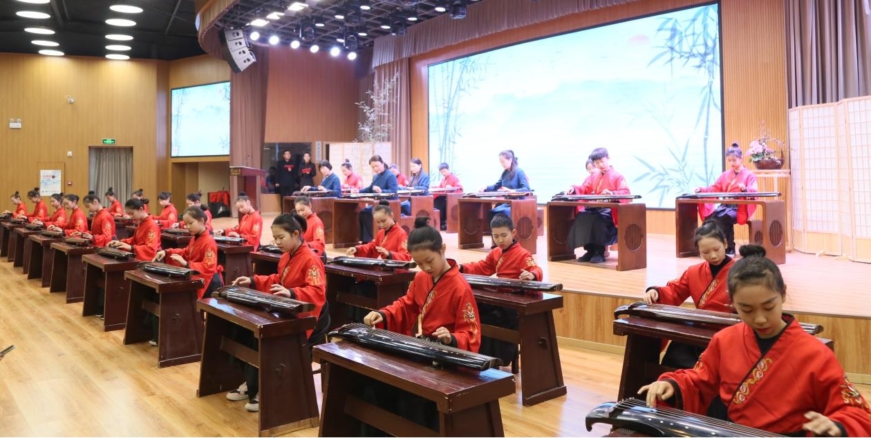 “震旦杯”首届青少年古琴弦歌展演活动
