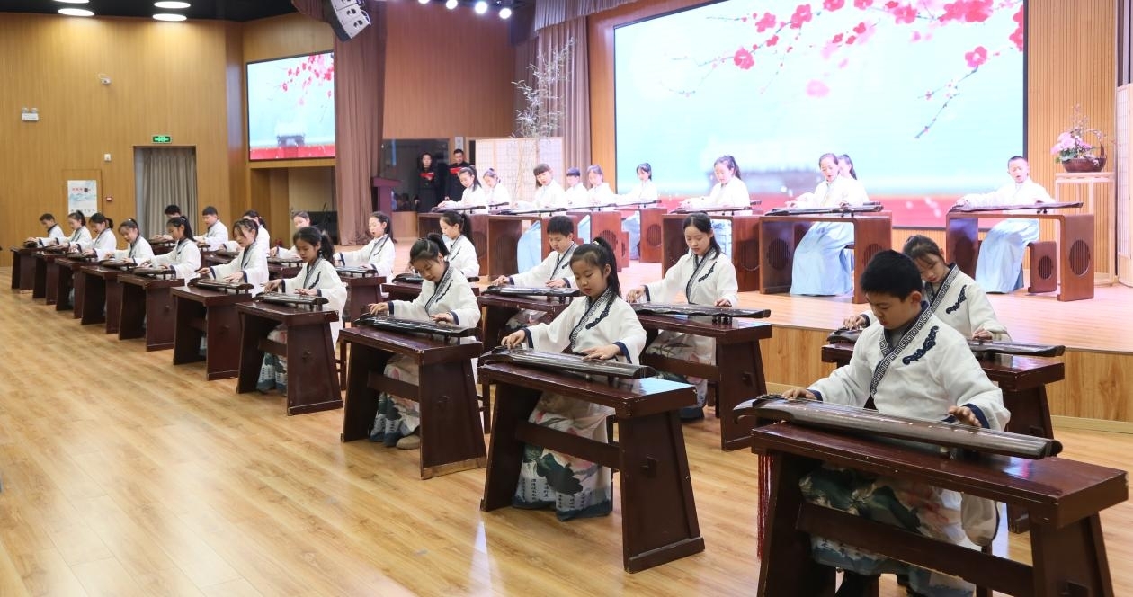 “震旦杯”首届青少年古琴弦歌展演活动