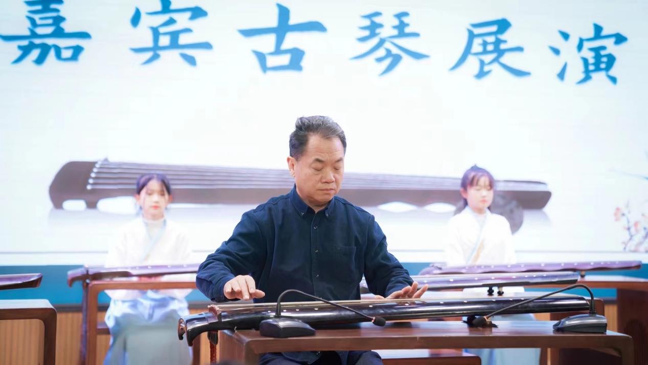 “震旦杯”首届青少年古琴弦歌展演活动