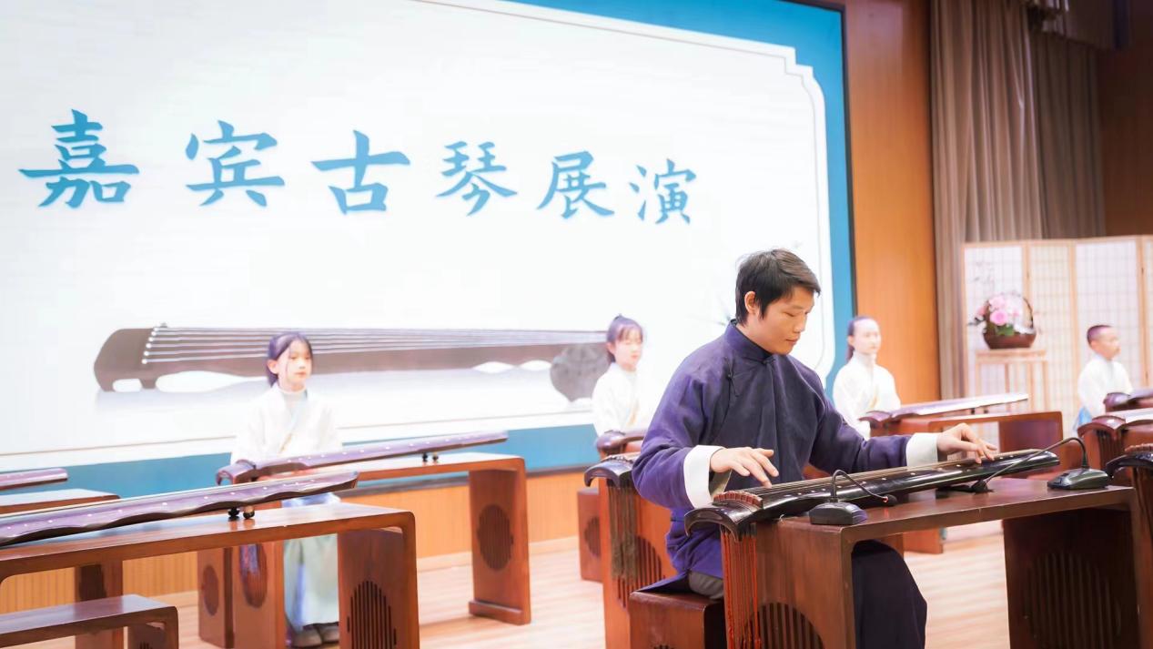 “震旦杯”首届青少年古琴弦歌展演活动