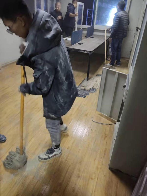 郑州富田城·九鼎公馆工地办公室深夜失火 对外谎称消防演习