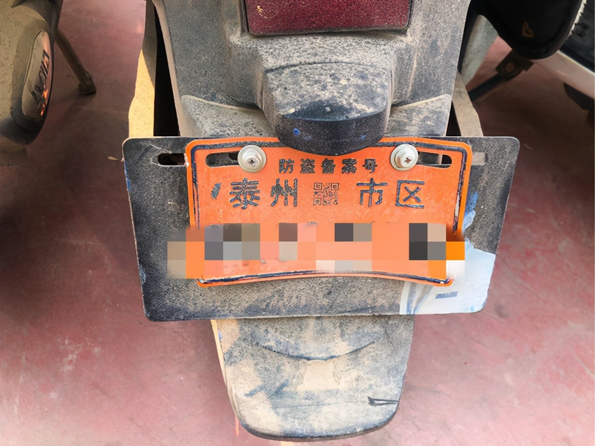 郑州"黄牌"电动车明年将无法上路,有人花30元就能让其秒变"绿牌"?