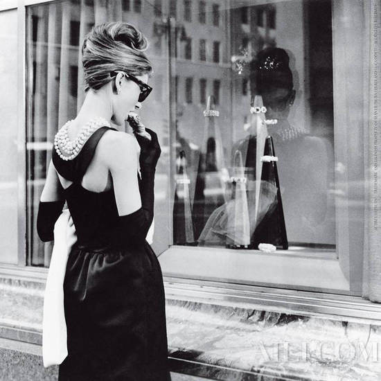 年底聚会多？送你“小黑裙攻略”轻松赢每场