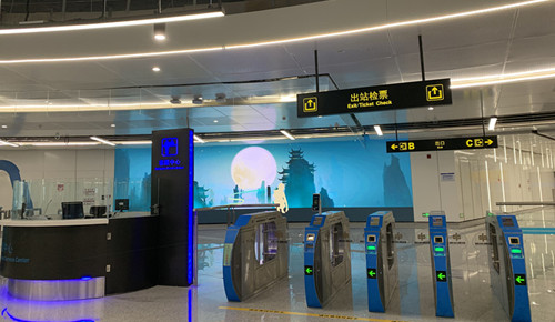 郑州地铁4号线试乘首日 看看乘客们的“独家发现”