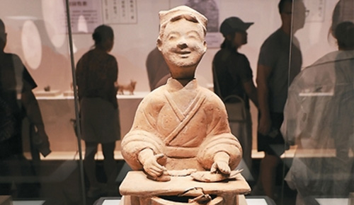 八千年笑意贯古今