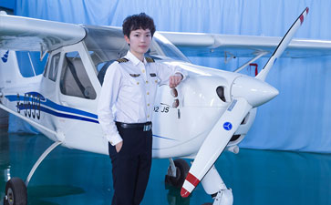 美人潭|航天女神 罗华：她可摘星辰 ，90后帅气女机长无惧下一秒