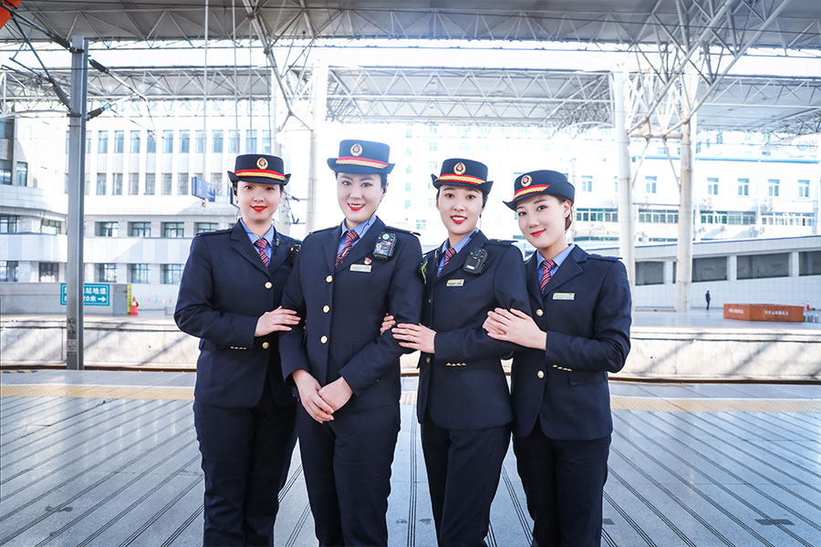 美人潭|职场女神 京焦一组列车长郑虹：和铁路一起长大的孩子