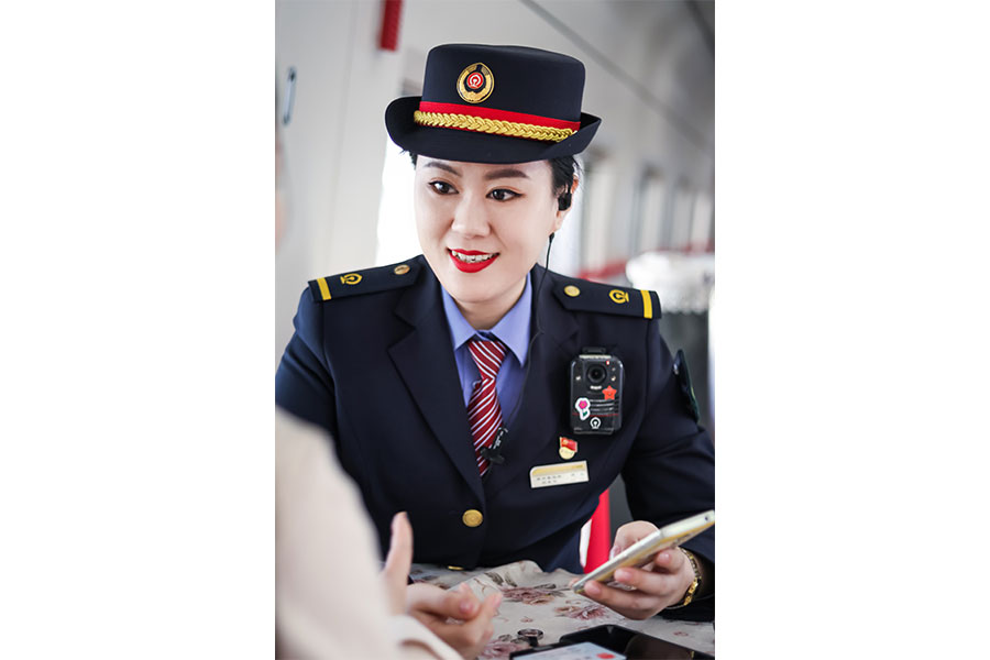 美人潭|职场女神 京焦一组列车长郑虹：和铁路一起长大的孩子