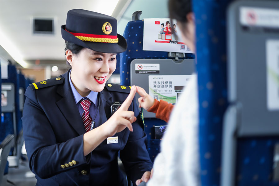 美人潭|职场女神 京焦一组列车长郑虹：和铁路一起长大的孩子