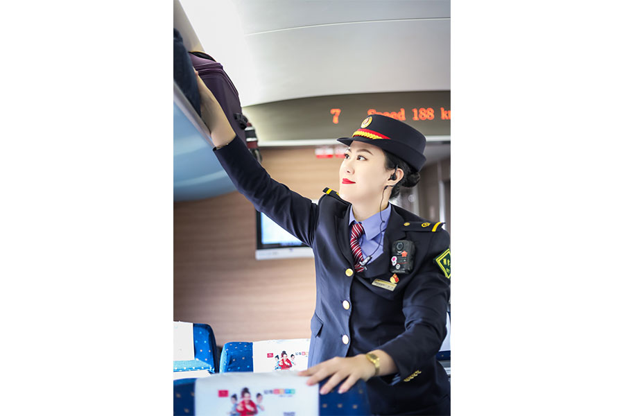 美人潭|职场女神 京焦一组列车长郑虹：和铁路一起长大的孩子