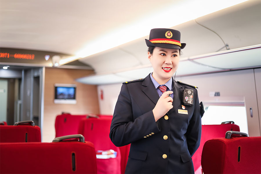 美人潭|职场女神 京焦一组列车长郑虹：和铁路一起长大的孩子