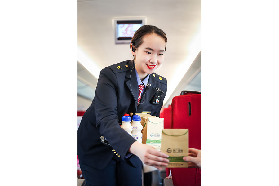 美人潭|职场女神 京焦一组列车长郑虹：和铁路一起长大的孩子